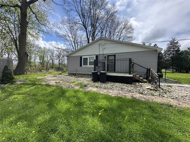 property at 2590 Scottsville Rd