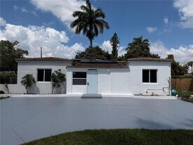 14240 S Biscayne River Dr, Unit 1 in Miami, FL - Building Photo
