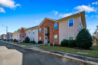 Cliffs of Rockfish in Fayetteville, NC - Building Photo - Building Photo