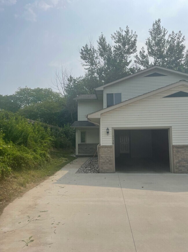 2408 Morning Dawn Dr Rentals in Midland, MI