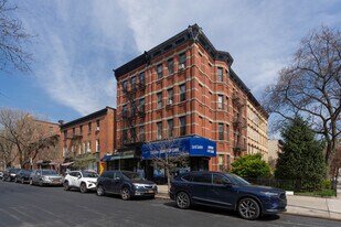 423 Court St in Brooklyn, NY - Building Photo
