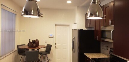 3918 Cherry Ln in Weston, FL - Building Photo - Building Photo