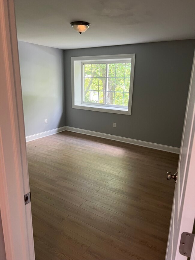 31 Russell Ave in Plainville, CT - Building Photo - Building Photo