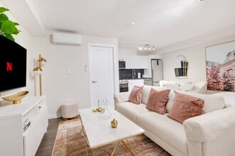 1755 R. Saint-Denis in Montréal, QC - Building Photo - Building Photo