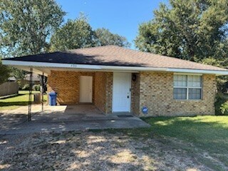 490 S 9th St in Ponchatoula, LA - Building Photo