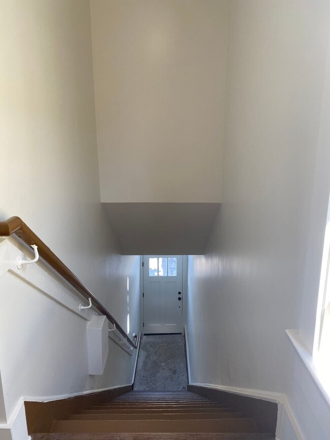 344-346 W 8th St