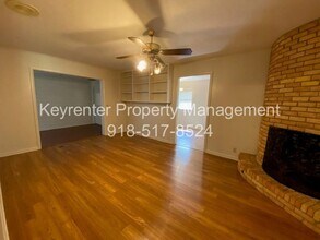 5728 E 43rd St in Tulsa, OK - Building Photo - Building Photo