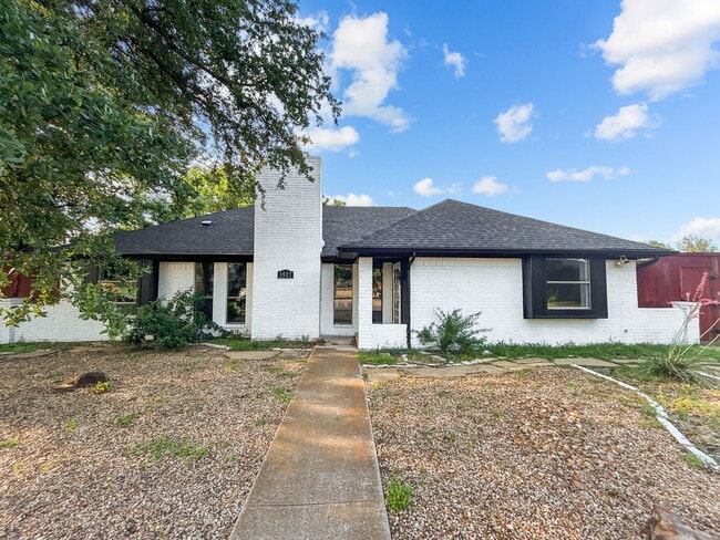 1927 Vista Oaks Dr in Carrollton, TX - Building Photo - Building Photo