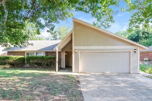 1104 Meadow Lake Dr in Noble, OK - Building Photo