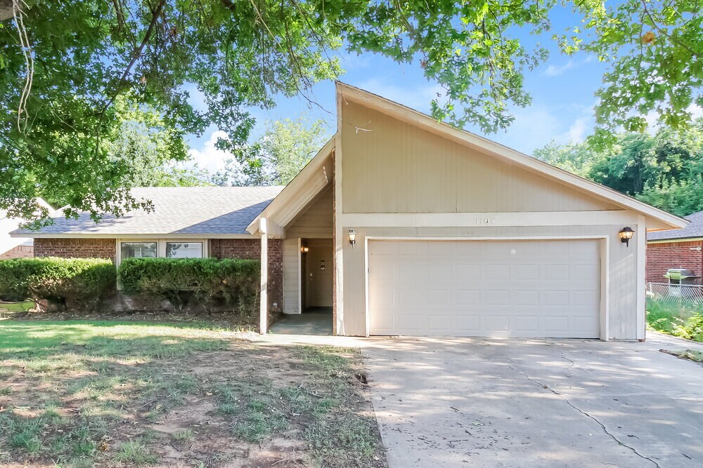 1104 Meadow Lake Dr in Noble, OK - Foto de edificio