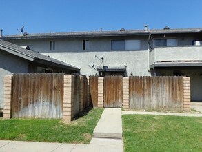 1555 E Fairfield Ct in Ontario, CA - Building Photo - Building Photo