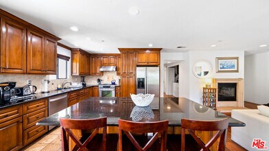 1146 Hacienda Pl in West Hollywood, CA - Building Photo - Building Photo