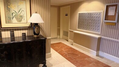 1004 Paradise Rd in Swampscott, MA - Foto de edificio - Building Photo