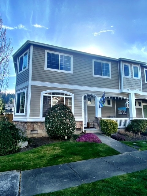 736 Glenmore Loop in Port Orchard, WA - Building Photo - Building Photo