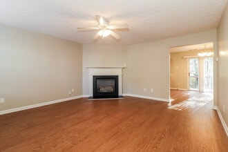 348 Springbottom Ct SE in Lawrenceville, GA - Foto de edificio - Building Photo