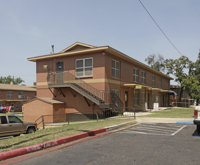 Rosewood Courts Apartments in Austin, TX - Building Photo - Building Photo