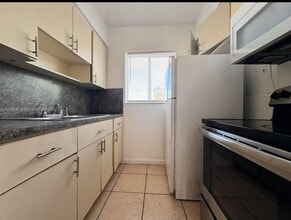 2330 NW 11th St in Miami, FL - Building Photo - Building Photo