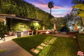 6717 Whitley Terrace in Los Angeles, CA - Building Photo - Building Photo