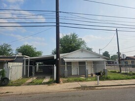 2419 Sanchez St in Laredo, TX - Building Photo