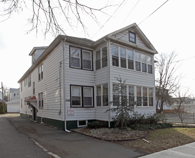 216-218 Dennison St in Highland Park, NJ - Building Photo - Building Photo