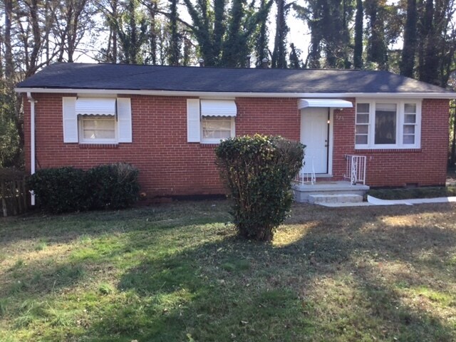 829 Sandy Creek Dr NW in Atlanta, GA - Building Photo