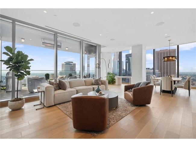 255 Hennepin Ave in Minneapolis, MN - Building Photo - Building Photo