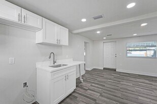 8229 NW 1st Pl in Miami, FL - Building Photo