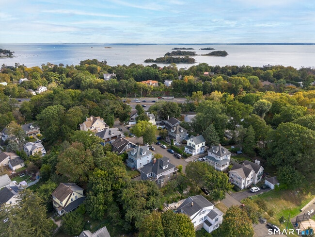 18 Wessels Pl in Greenwich, CT - Building Photo - Building Photo