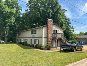 810 10th Street Blvd NW in Hickory, NC - Building Photo - Building Photo