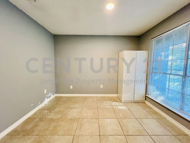 5652 Conlin Dr in Fort Worth, TX - Building Photo - Building Photo