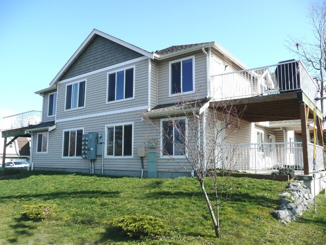 401 Lakeway Dr in Bellingham, WA - Building Photo - Interior Photo