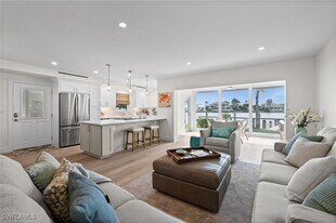 3400 Gulf Shore Blvd N in Naples, FL - Building Photo