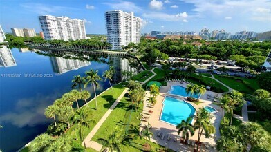 18151 NE 31st Ct in Aventura, FL - Foto de edificio - Building Photo