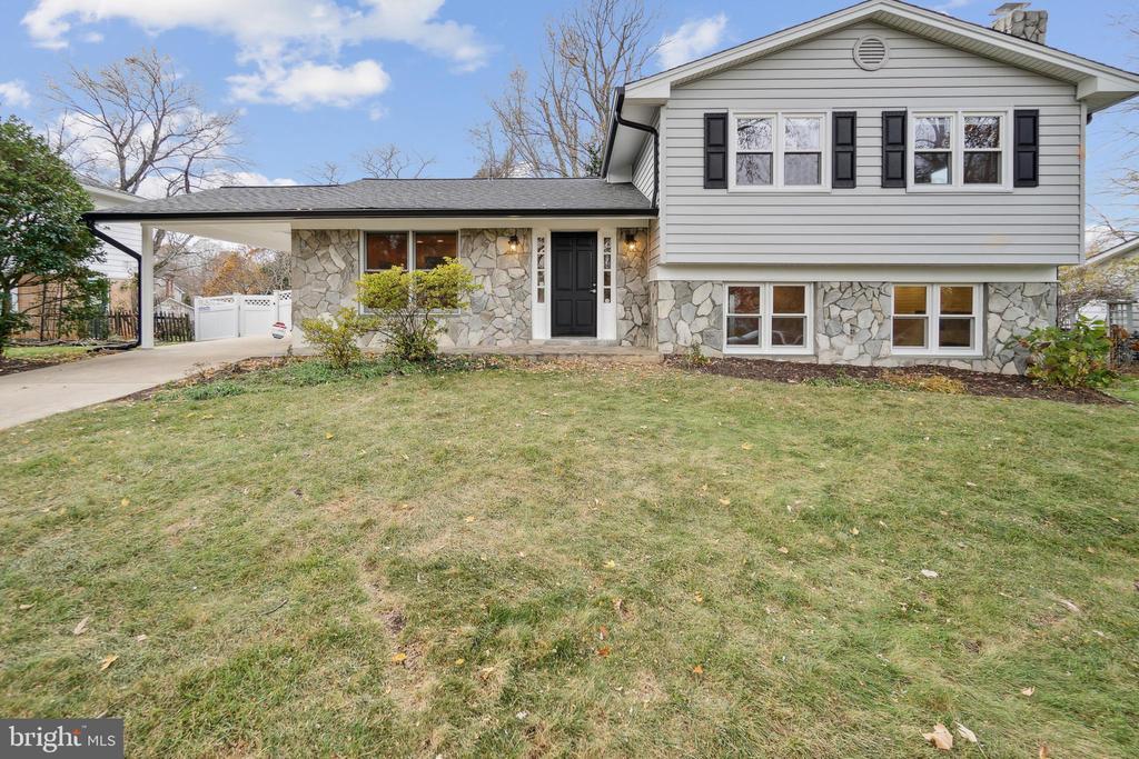 1710 Palm Springs Dr in Vienna, VA - Building Photo