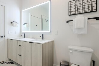 2623 Keene St, Unit 531 in Houston, TX - Foto de edificio - Building Photo