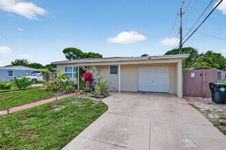 1249 18th Ave N in Lake Worth Beach, FL - Building Photo - Building Photo