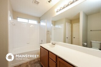 10211 Round Rock Way in Universal City, TX - Foto de edificio - Building Photo