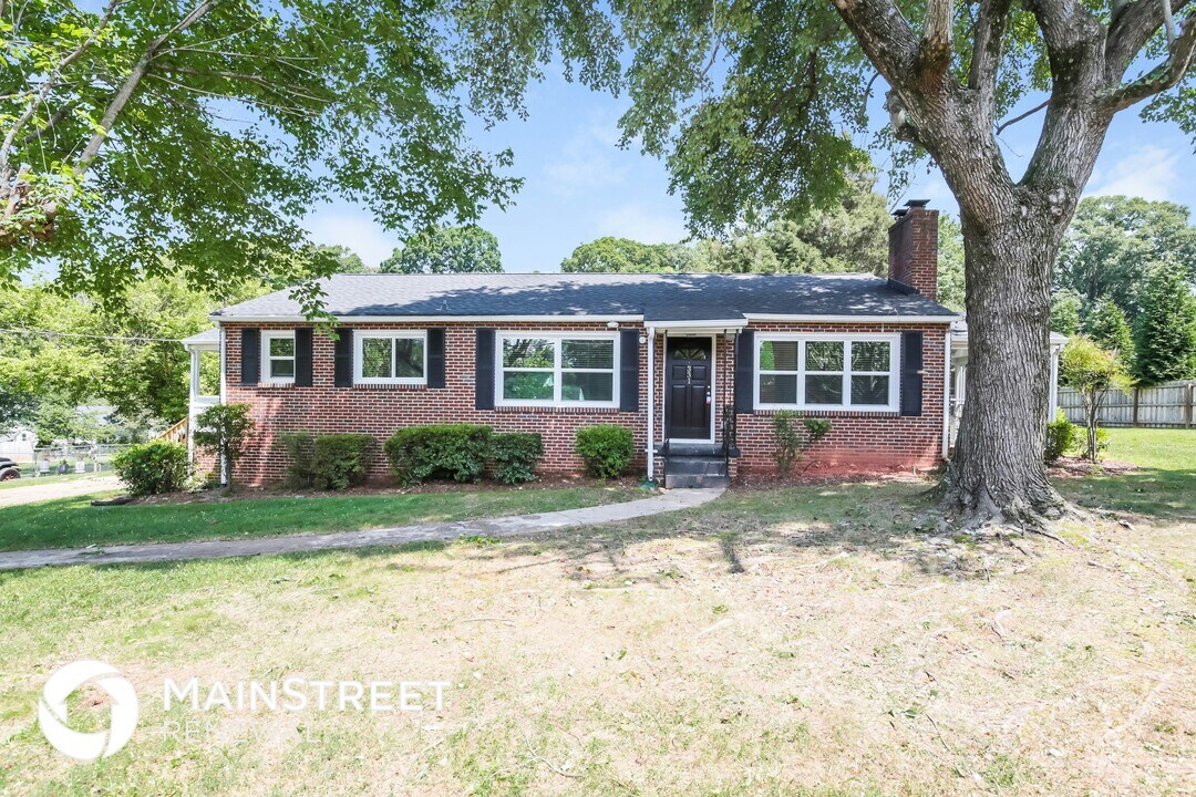 331 Skyview Dr in Winston-Salem, NC - Building Photo