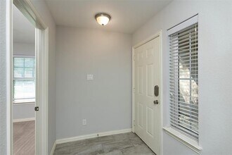 831 Summercreek Dr in Lewisville, TX - Building Photo - Building Photo