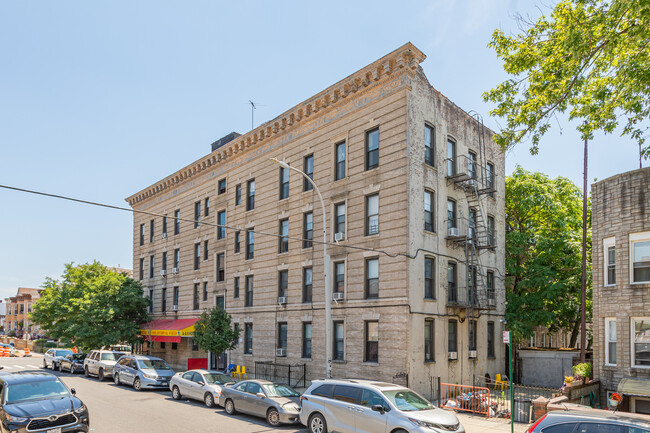 7402 17th Ave in Brooklyn, NY - Foto de edificio - Building Photo