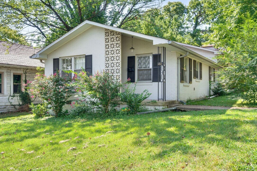 1803 Blair Blvd in Nashville, TN - Foto de edificio