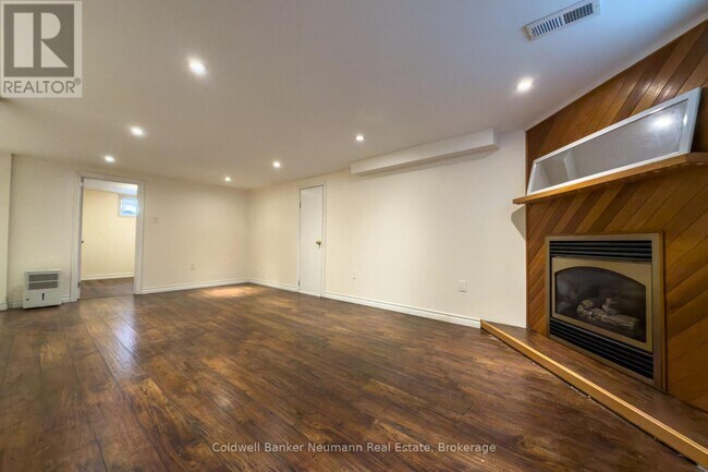 17 Ottawa Crescent in Guelph, ON - Building Photo - Building Photo