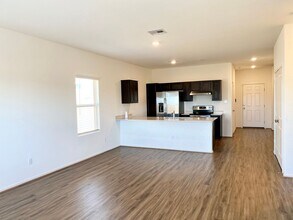938 Circle Wy in Jarrell, TX - Building Photo - Building Photo