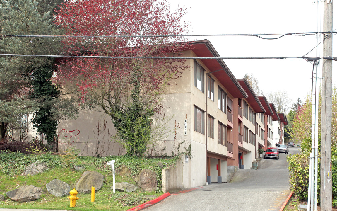 Arbutus Apartments in Seattle, WA - Building Photo