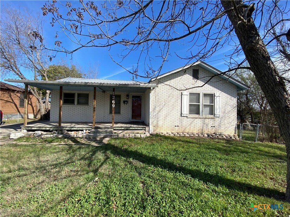 1269 S Academy Ave in New Braunfels, TX - Building Photo