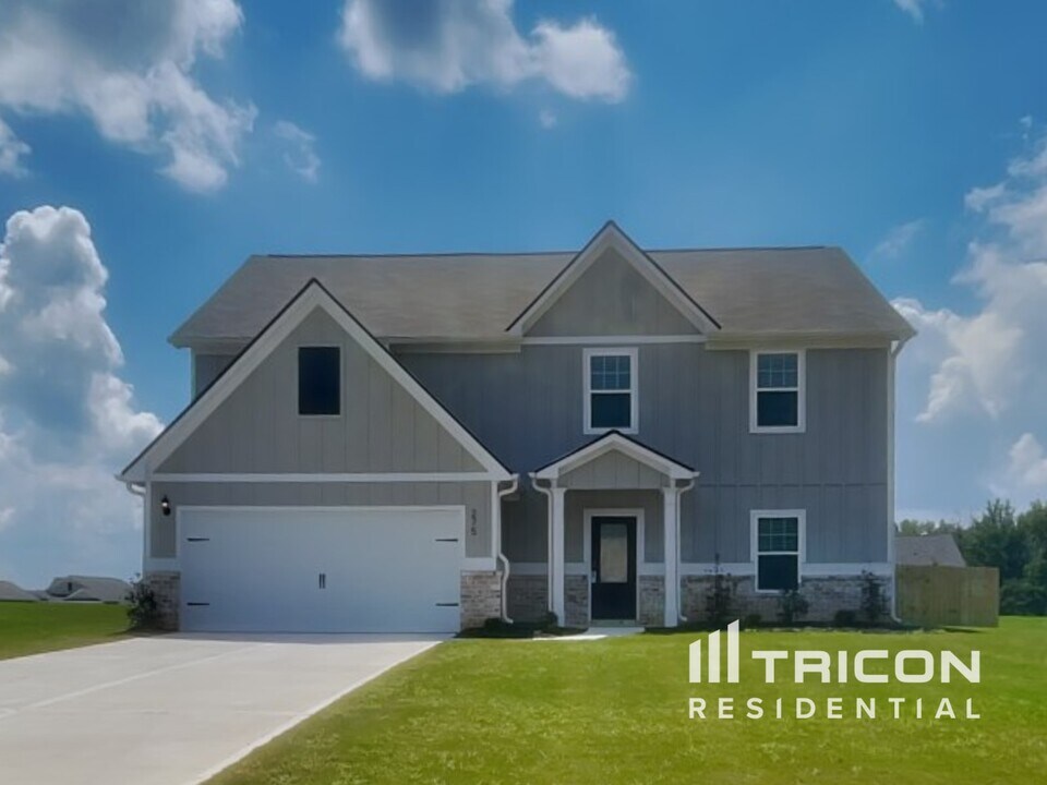 275 Oliver Dr in Locust Grove, GA - Building Photo