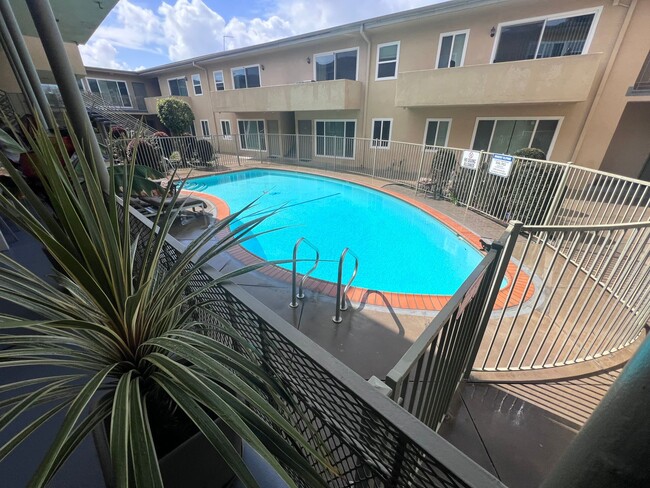LUXURY LIVING AT AN AFFORDABLE PRICE in Los Angeles, CA - Foto de edificio - Floor Plan
