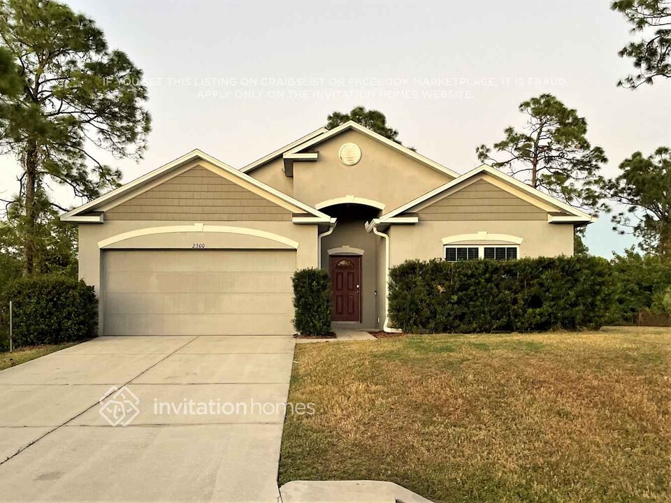 2300 Sparkle Ln in North Port, FL - Building Photo