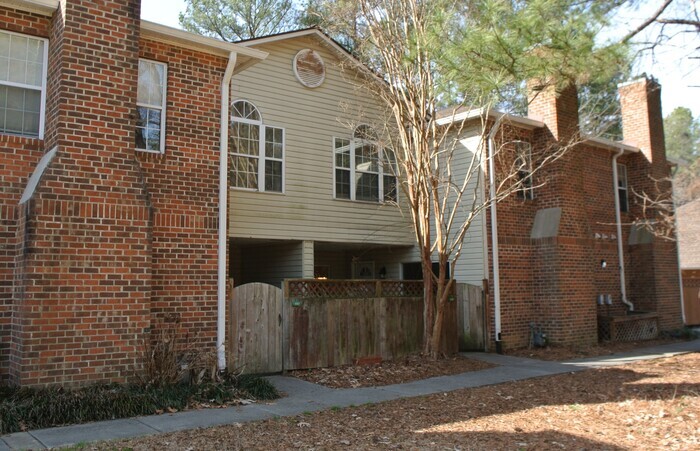 499 Summerwalk Cir in Chapel Hill, NC - Building Photo