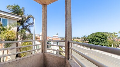 Villa Temecula Apartments in San Diego, CA - Building Photo - Building Photo